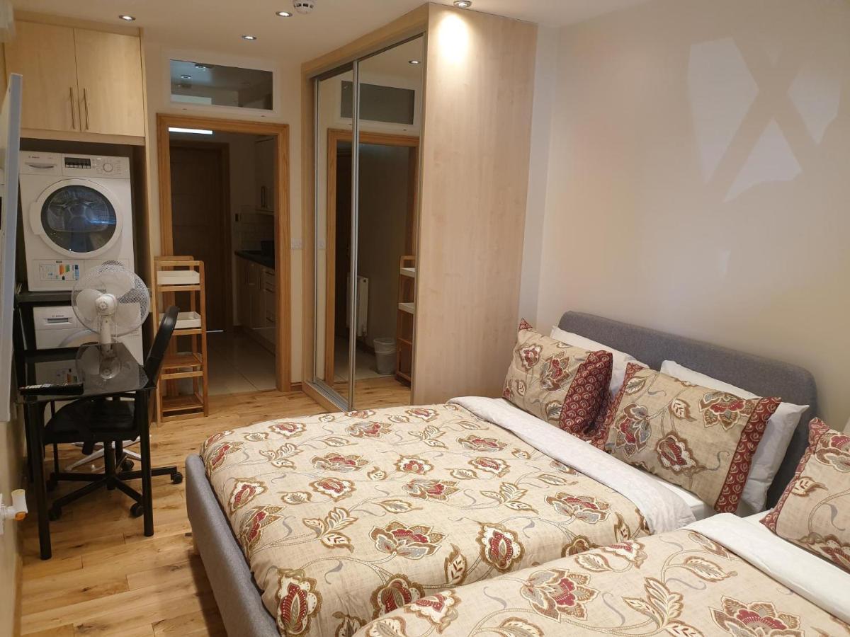 London Luxury Apartments 1Min Walk From Underground, With Free Parking Free Wifi Экстерьер фото